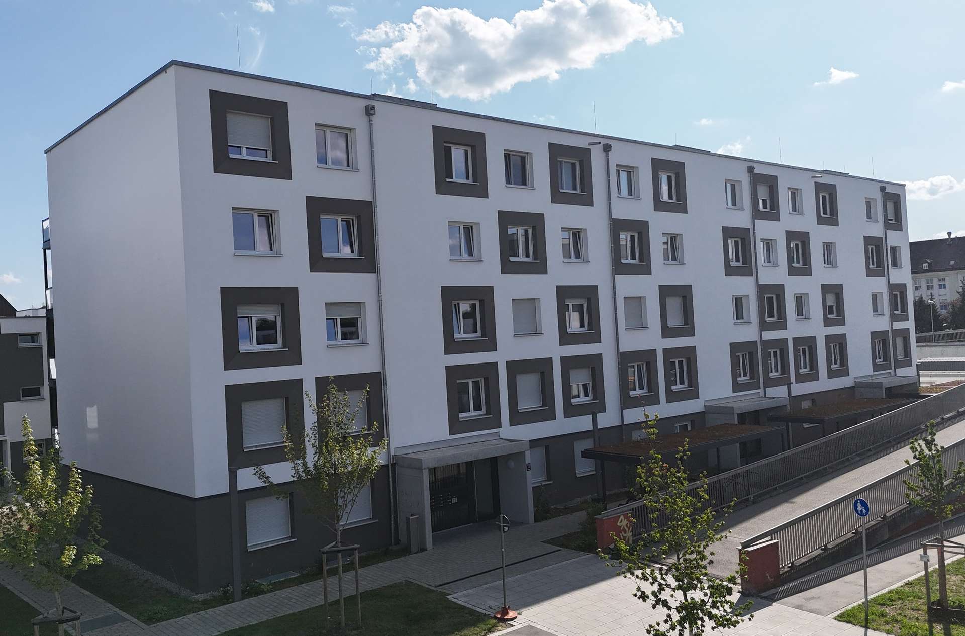 Neuwertige 2-Zimmer-Gartenwohnung mit Tiefgarage, Aufzug & gehobener Ausstattung in Augsburg